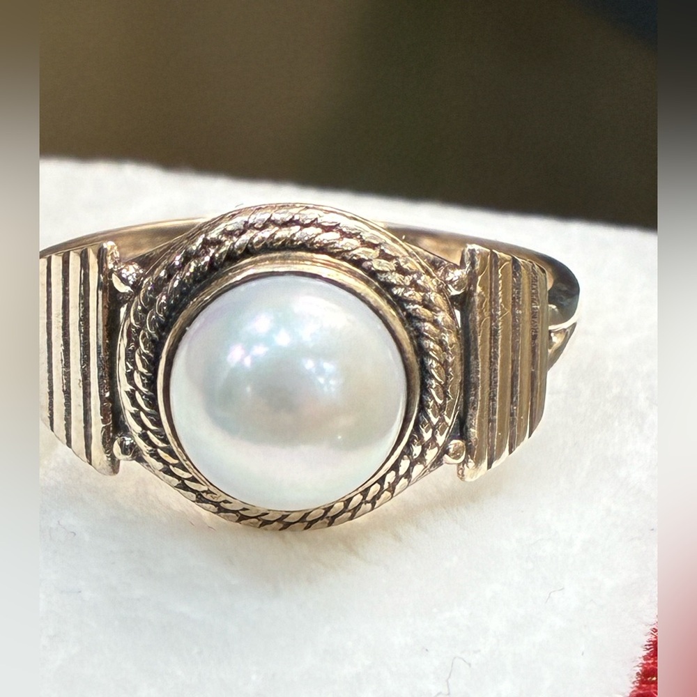 Elegant fresh water Pearl Ring in sterling silver Setting